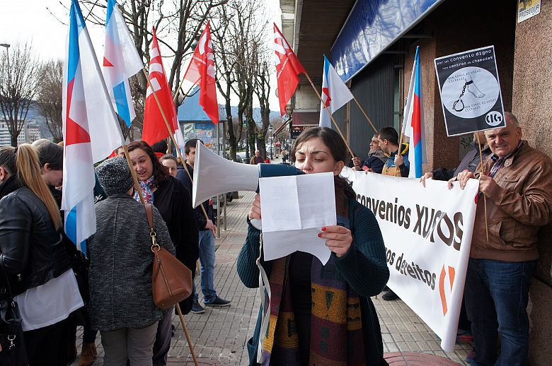 2016 02 02 ProtestaParosCentrosChamadasUnisonoVigo03.JPG